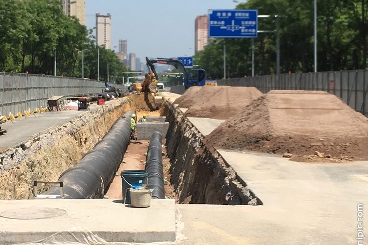 濟寧市高新區(qū)鴻光路綜合管廊項目.jpg